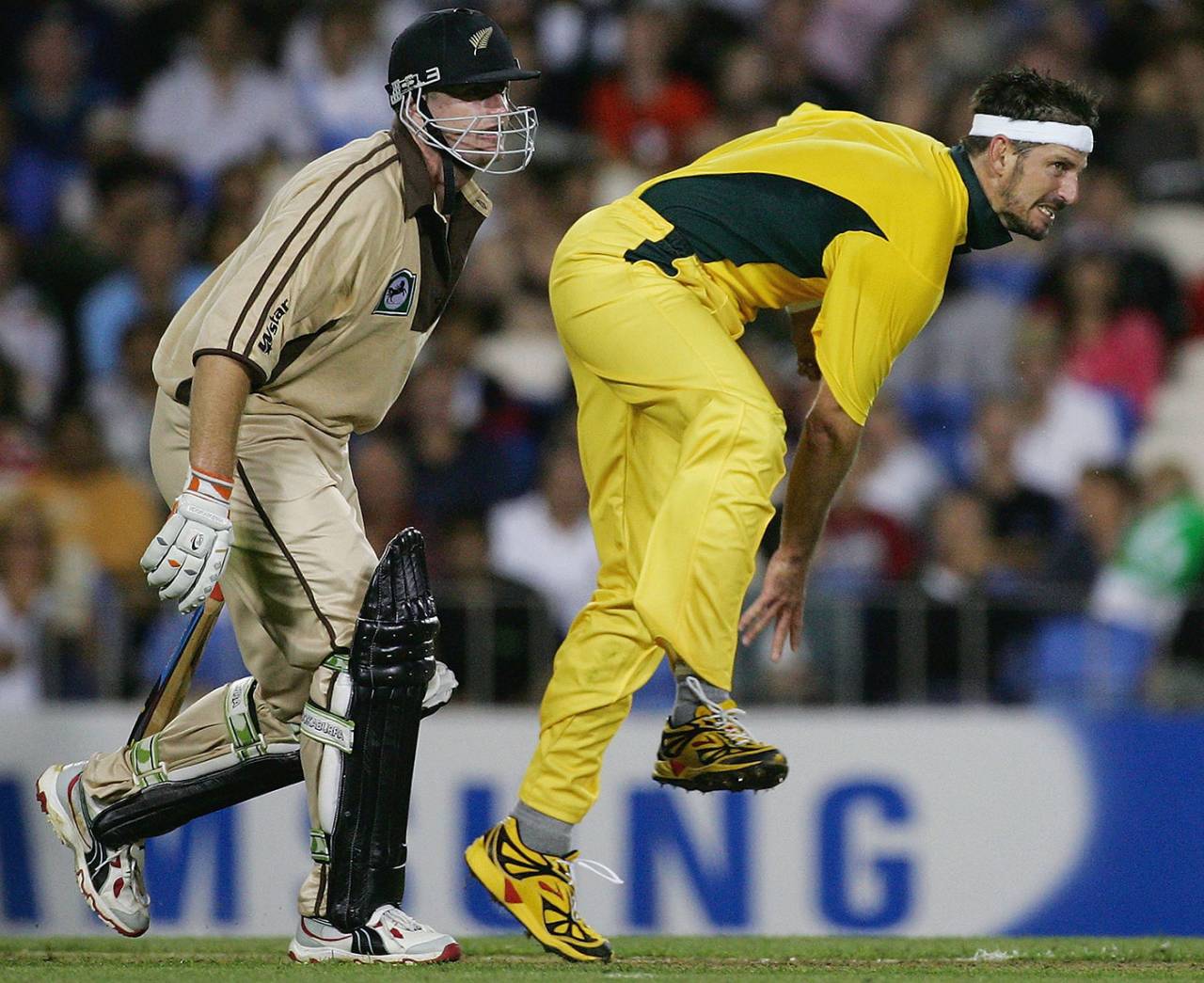 Michael Kasprowicz took two wickets from his first two balls, New Zealand v Australia, Twenty20, Eden Park, February 17, 2005