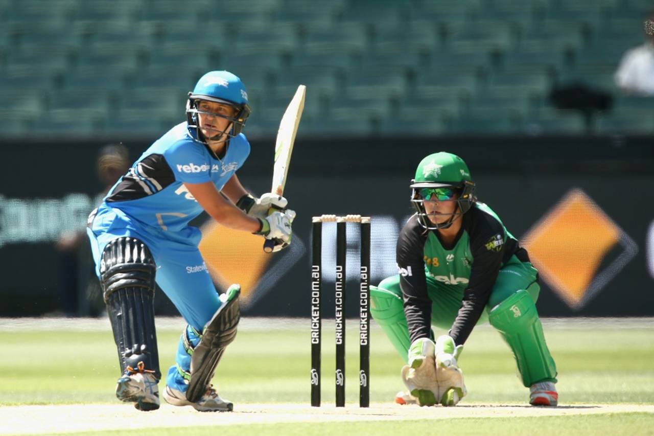 Shelley Nitschke looks to play on the front foot, Melbourne Stars v Adelaide Strikers, Women's Big Bash League 2016-17, Melbourne, January 10, 2017