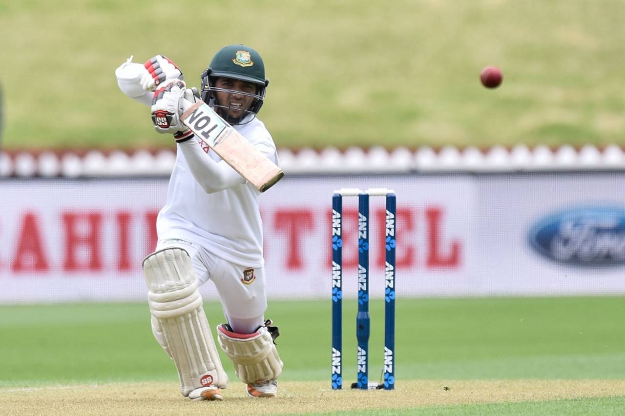 Mominul Haque drives through the off side, New Zealand v Bangladesh, 1st Test, Wellington, 1st day, January 12, 2017