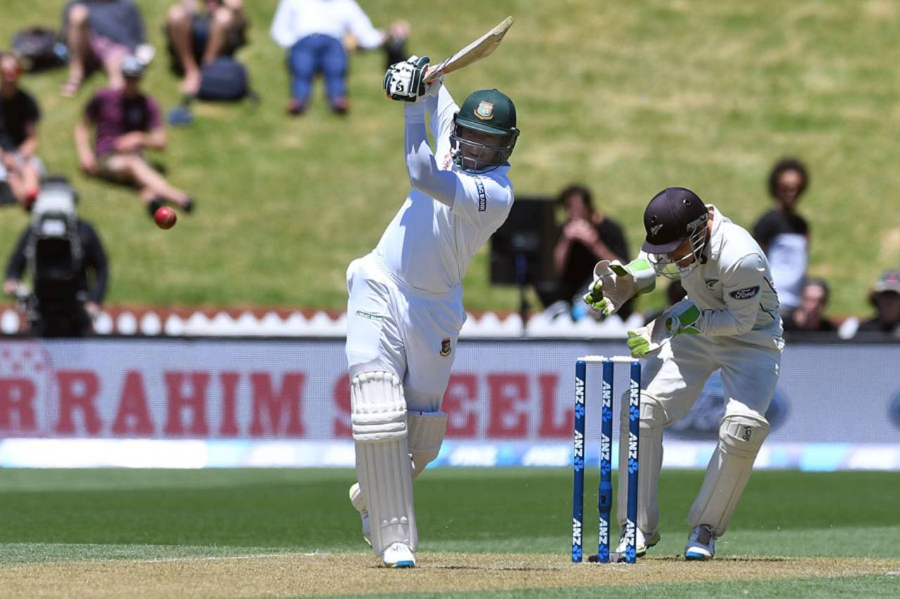 Shakib Al Hasan lofts one straight past the bowler, New Zealand v Bangladesh, 1st Test, Wellington, 2nd day, January 13, 2017