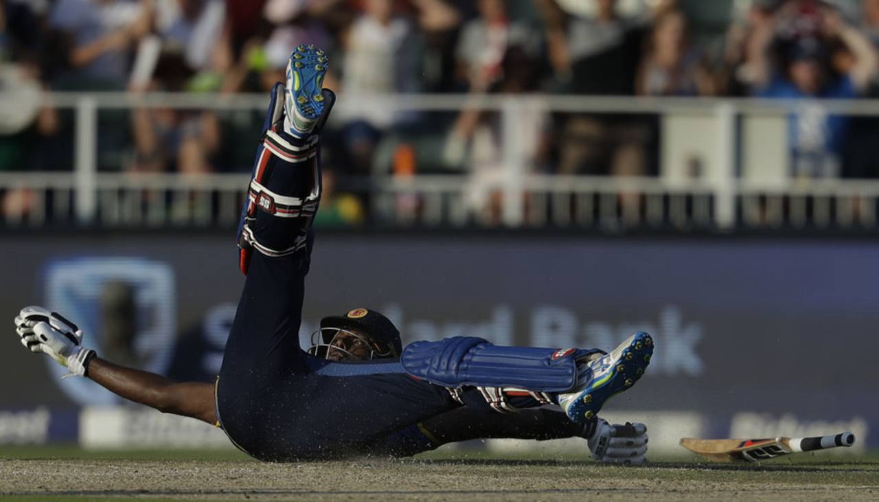 Angelo Mathews suffered an injury while trying to complete a run in the second T20 on Sunday&nbsp;&nbsp;&bull;&nbsp;&nbsp;Associated Press
