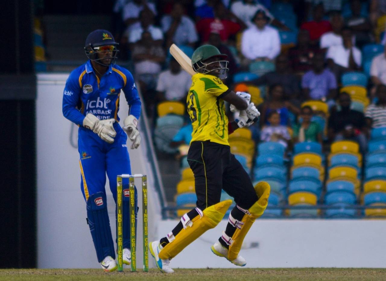 Devon Thomas pulls the ball as Shai Hope looks on, Barbados v Jamaica, WICB Regional Super50, Bridgetown, February 9, 2017