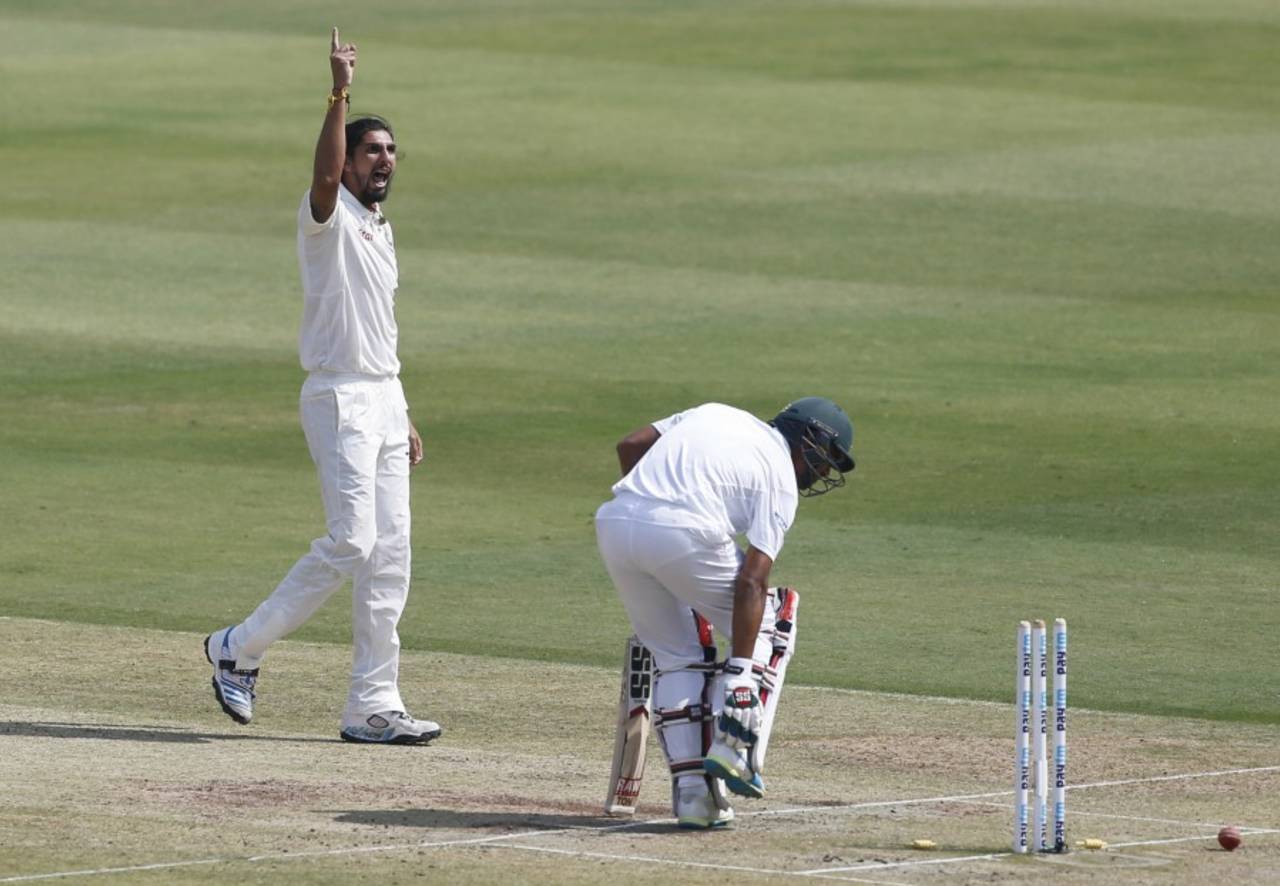 Mahmudullah made 28 before he was lbw by Ishant Sharma, India v Bangladesh, one-off Test, 3rd day, Hyderabad, February 11, 2017