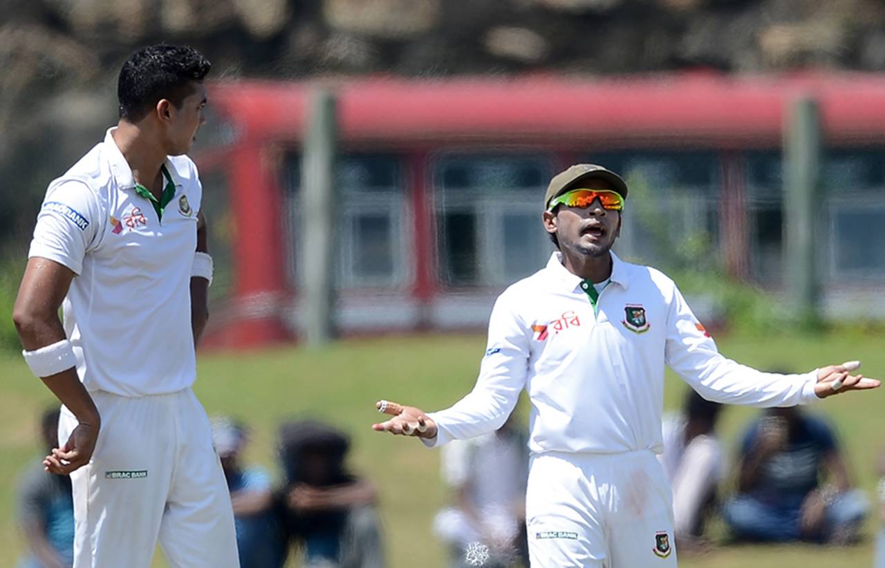 Mushfiqur Rahim isn't quite happy with proceedings, Sri Lanka v Bangladesh, 1st Test, Galle, 2nd day, March 8, 2017