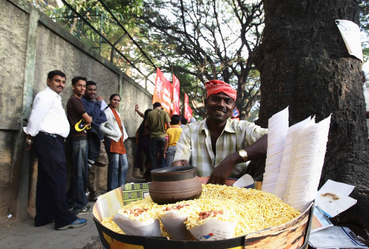 If you're not lucky enough to lunch at Chinnaswamy stadium, the small eats outside will have to do&nbsp;&nbsp;&bull;&nbsp;&nbsp;Getty Images