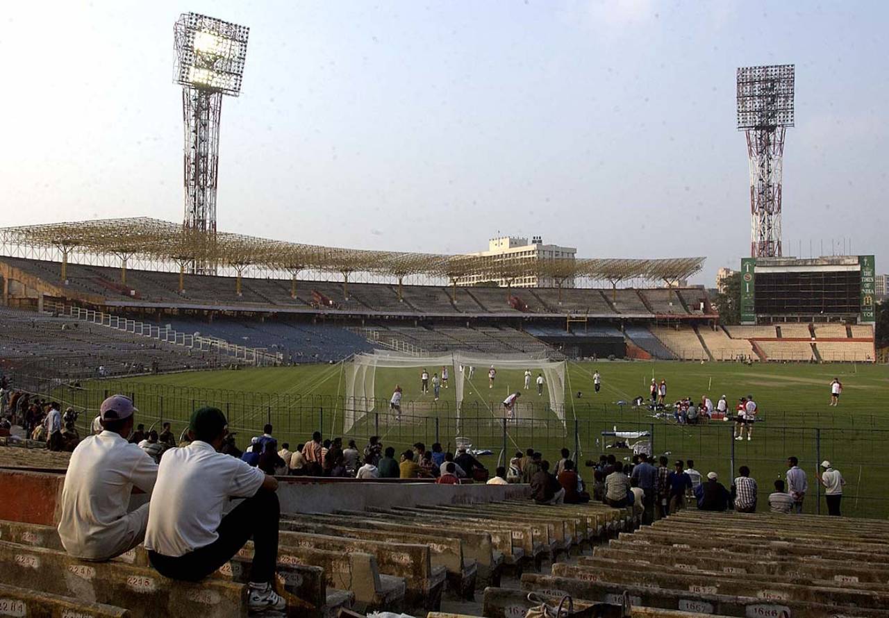 People gather at Eden Gardens to watch England at the nets 2002