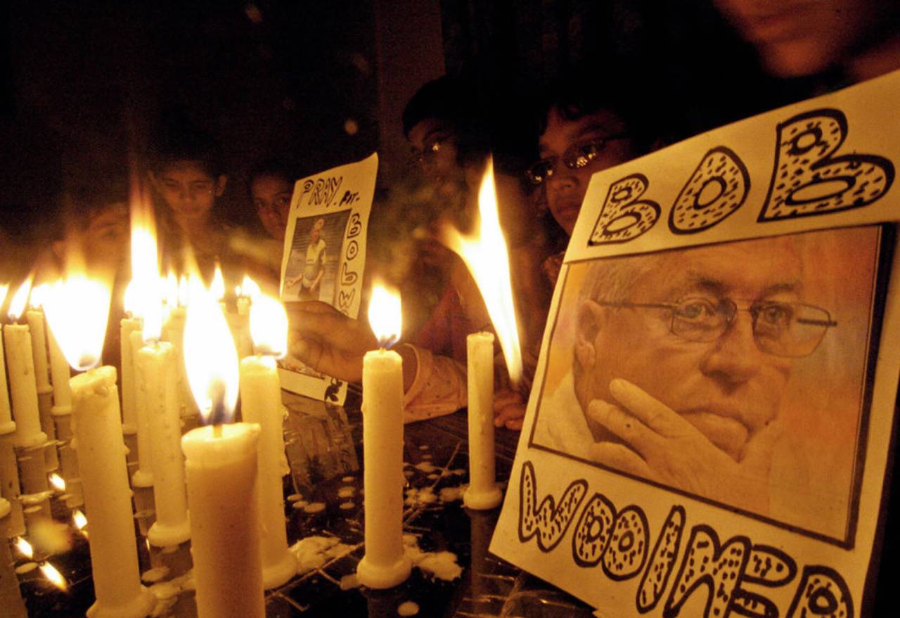 Pakistanis light candles in memory of Bob Woolmer, March 23, 2007, Karachi
