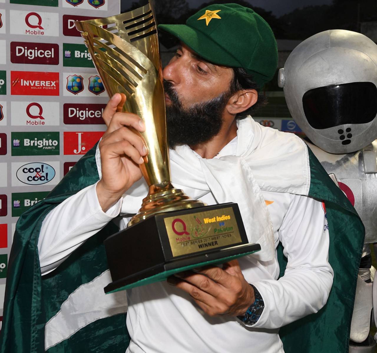 Misbah-ul-Haq paid tribute to those who helped him along his journey through international cricket&nbsp;&nbsp;&bull;&nbsp;&nbsp;AFP