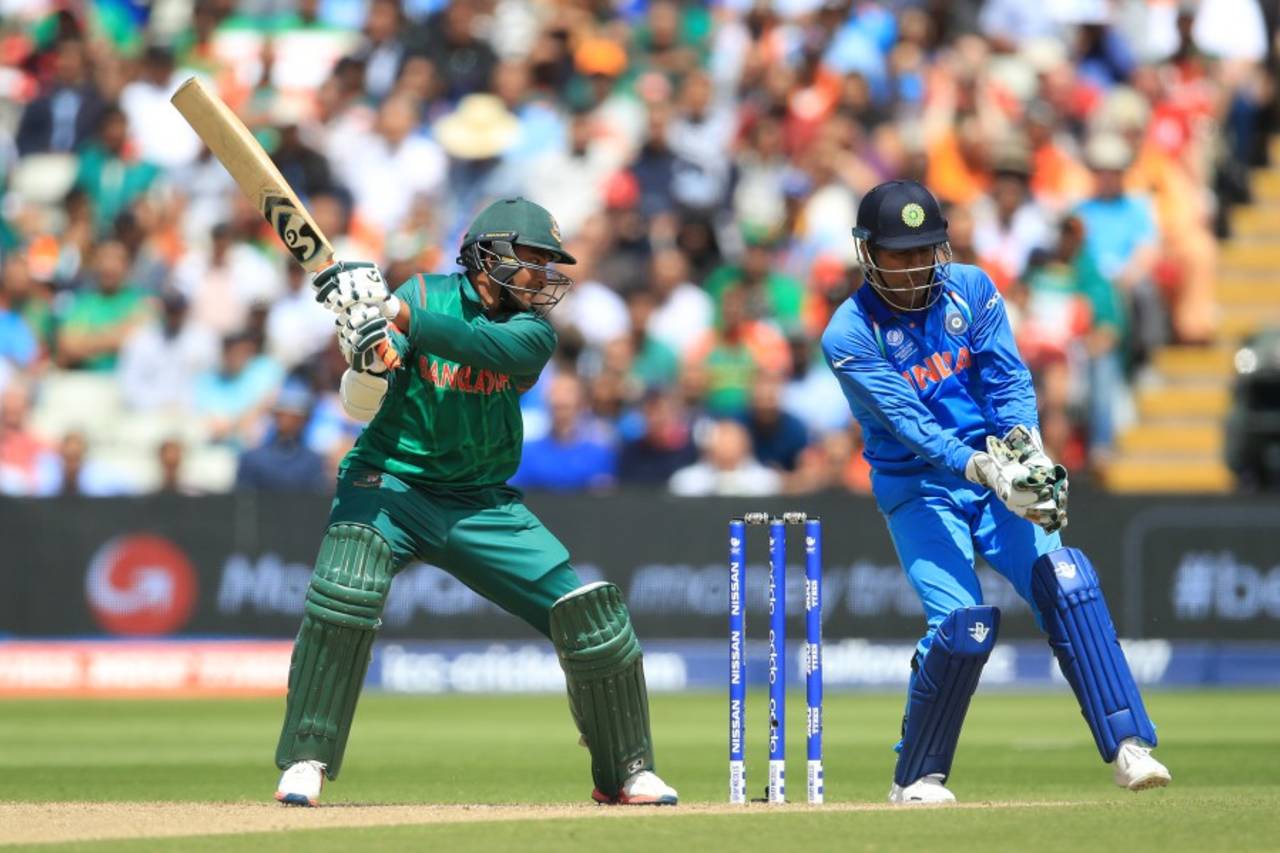 Shakib Al Hasan fell to Ravindra Jadeja during a period when Bangladesh lost three wickets for 25 runs&nbsp;&nbsp;&bull;&nbsp;&nbsp;Getty Images