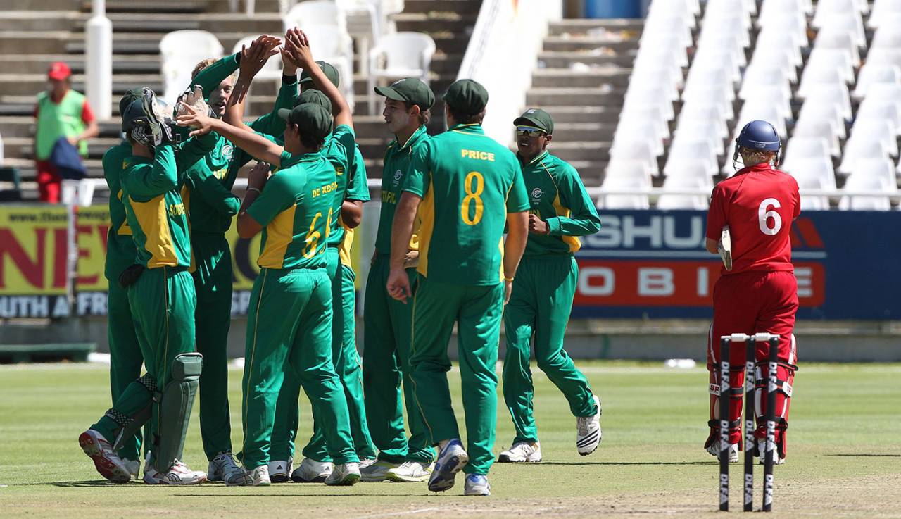 Keaton Jennings (capless) celebrates a wicket with Quinton de Kock and his other South Africa Under-19 team-mates in Cape Town, 2011&nbsp;&nbsp;&bull;&nbsp;&nbsp;Getty Images