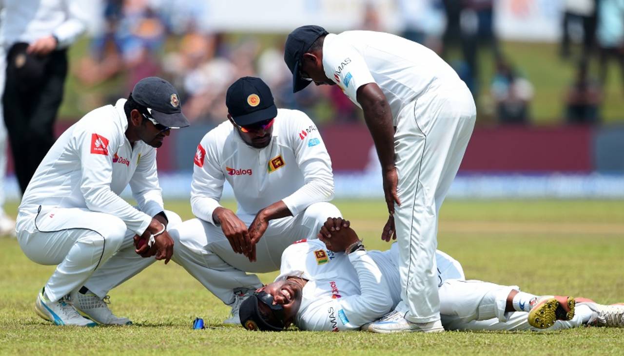 Asela Gunaratne's thumb fracture, suffered on the first day of the Test, reduced an already struggling Sri Lankan side to ten men&nbsp;&nbsp;&bull;&nbsp;&nbsp;AFP