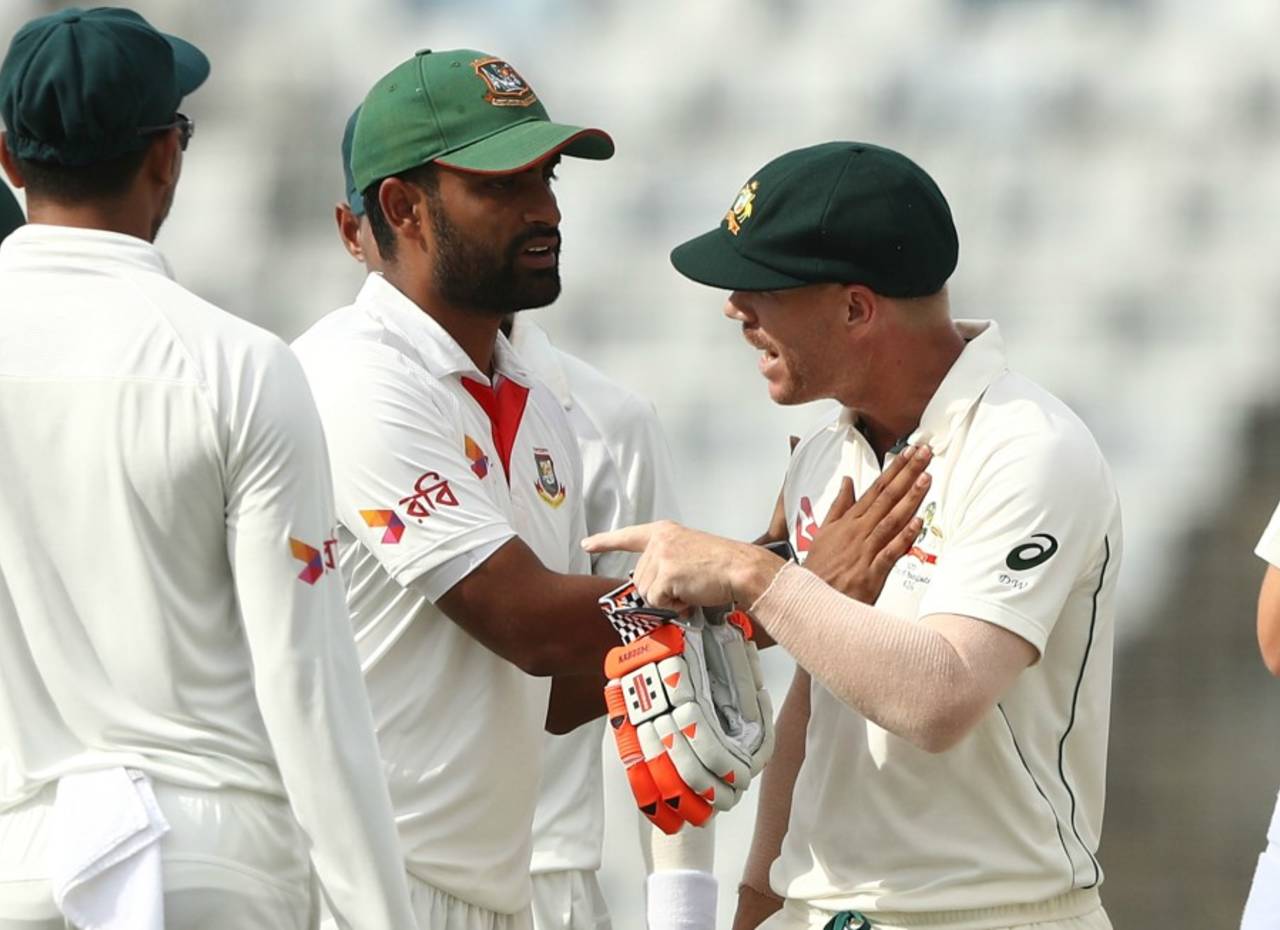 Tamim Iqbal and David Warner in a mid-pitch altercation&nbsp;&nbsp;&bull;&nbsp;&nbsp;Getty Images