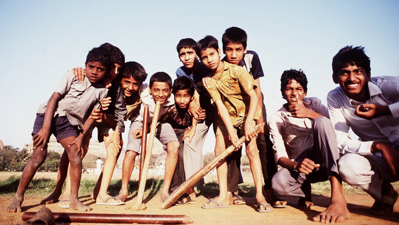 Kids in Mumbai play cricket, February 1, 1993
