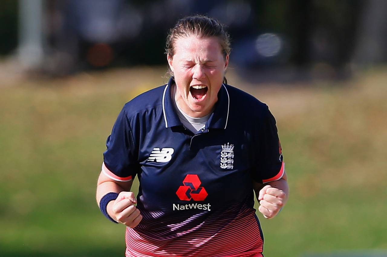 Anya Shrubsole celebrates the wicket of Ellyse Perry, Australia v England, Women's Ashes 2017-18, 3rd ODI, Coffs Harbour, October 29, 2017 