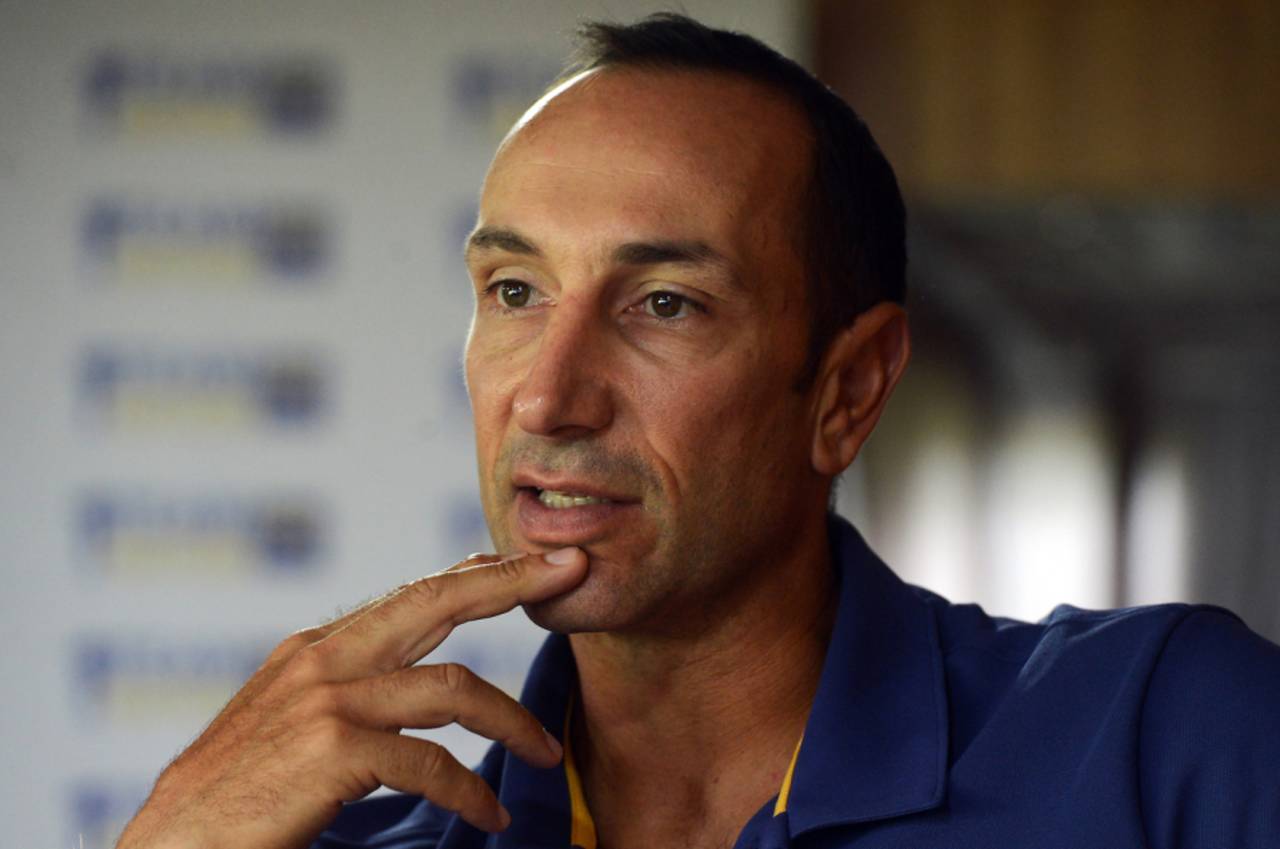 Nic Pothas at a press conference, Colombo, October 31, 2017