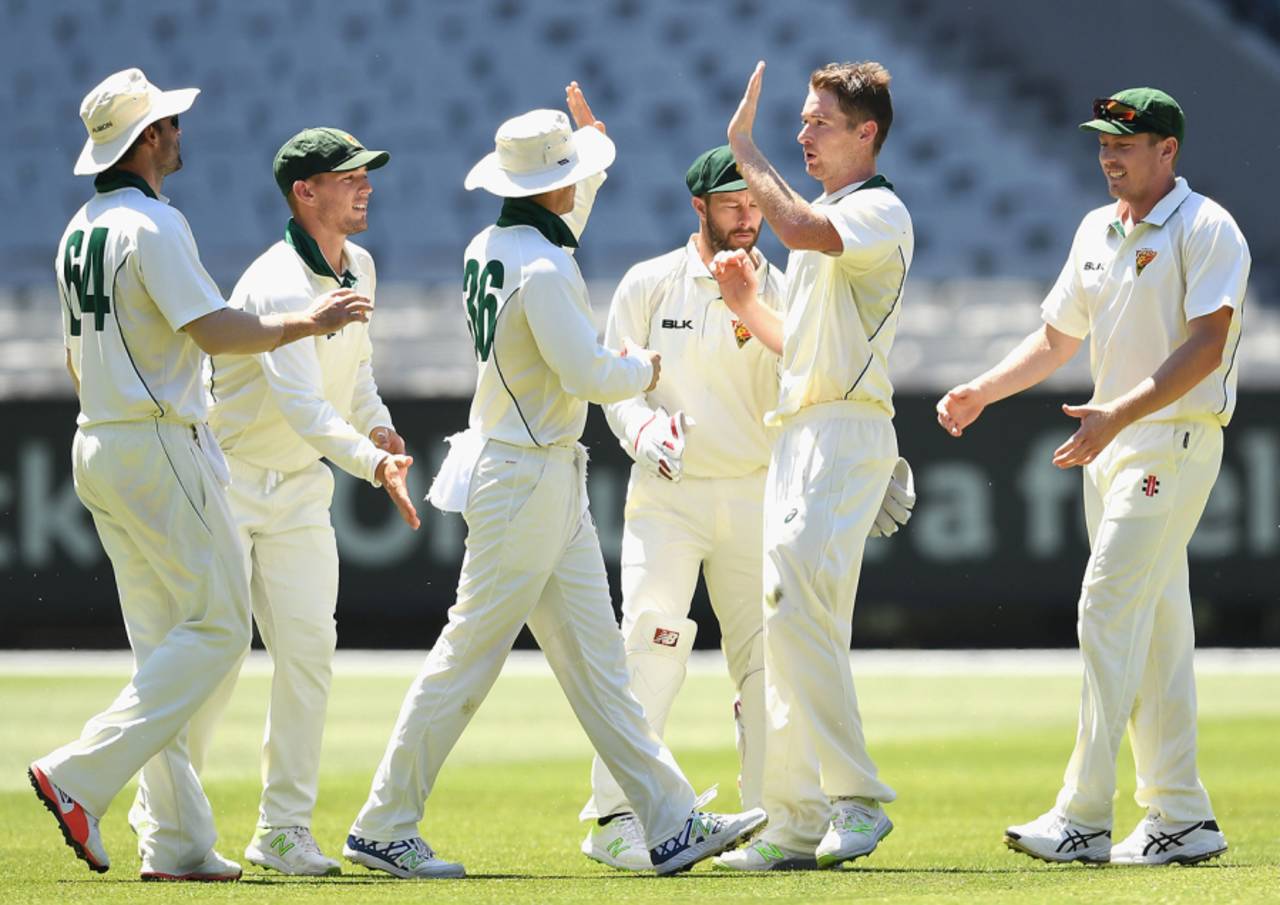 Thomas Rogers celebrates a wicket with his team-mates&nbsp;&nbsp;&bull;&nbsp;&nbsp;Getty Images