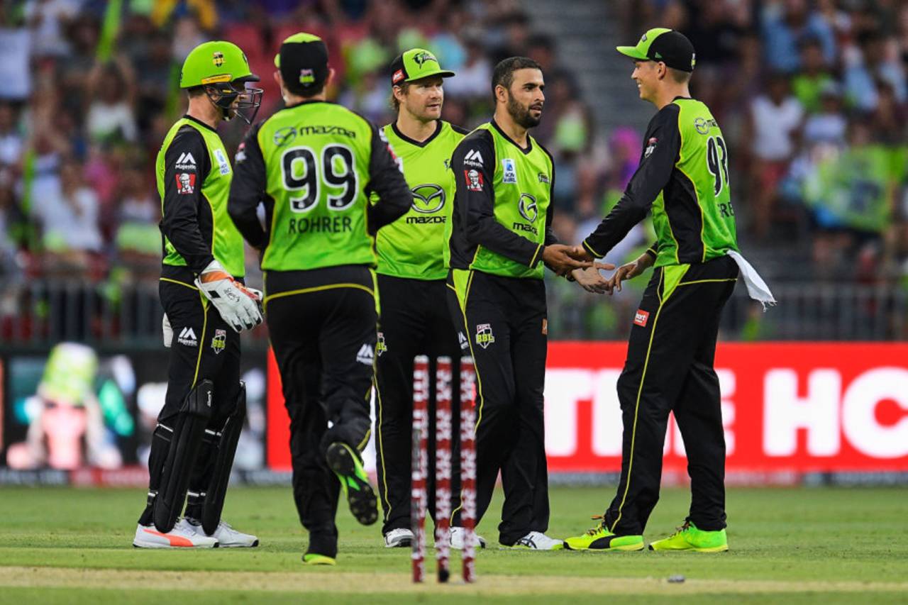 Fawad Ahmed celebrates with his team-mates, Sydney Thunder v Adelaide Strikers, BBL 2017-18, Sydney, January 7, 2018