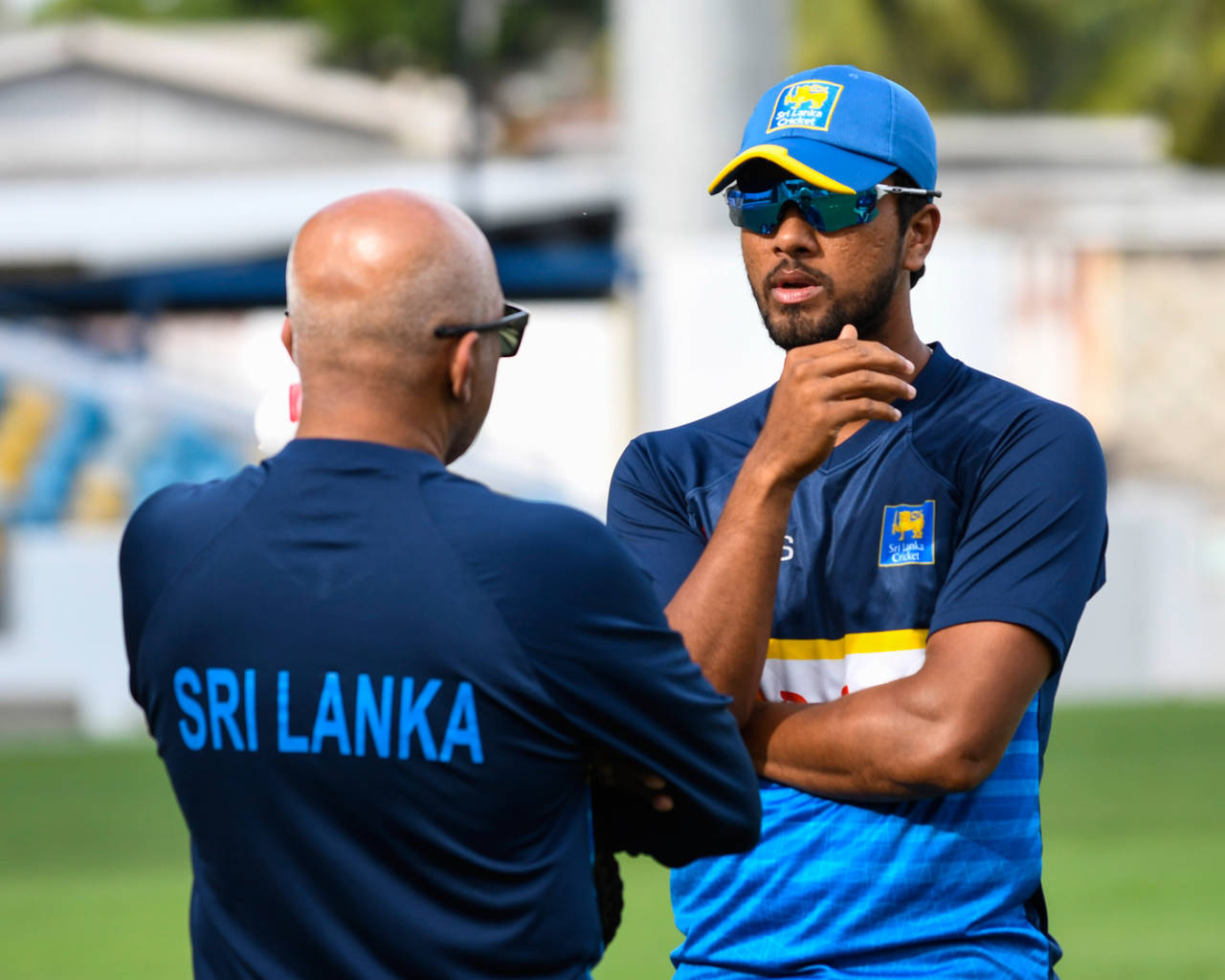 Dinesh Chandimal has a chat with head coach Chandika Hathurusingha, West Indies v Sri Lanka, 3rd Test, Barbados, June 22, 2018