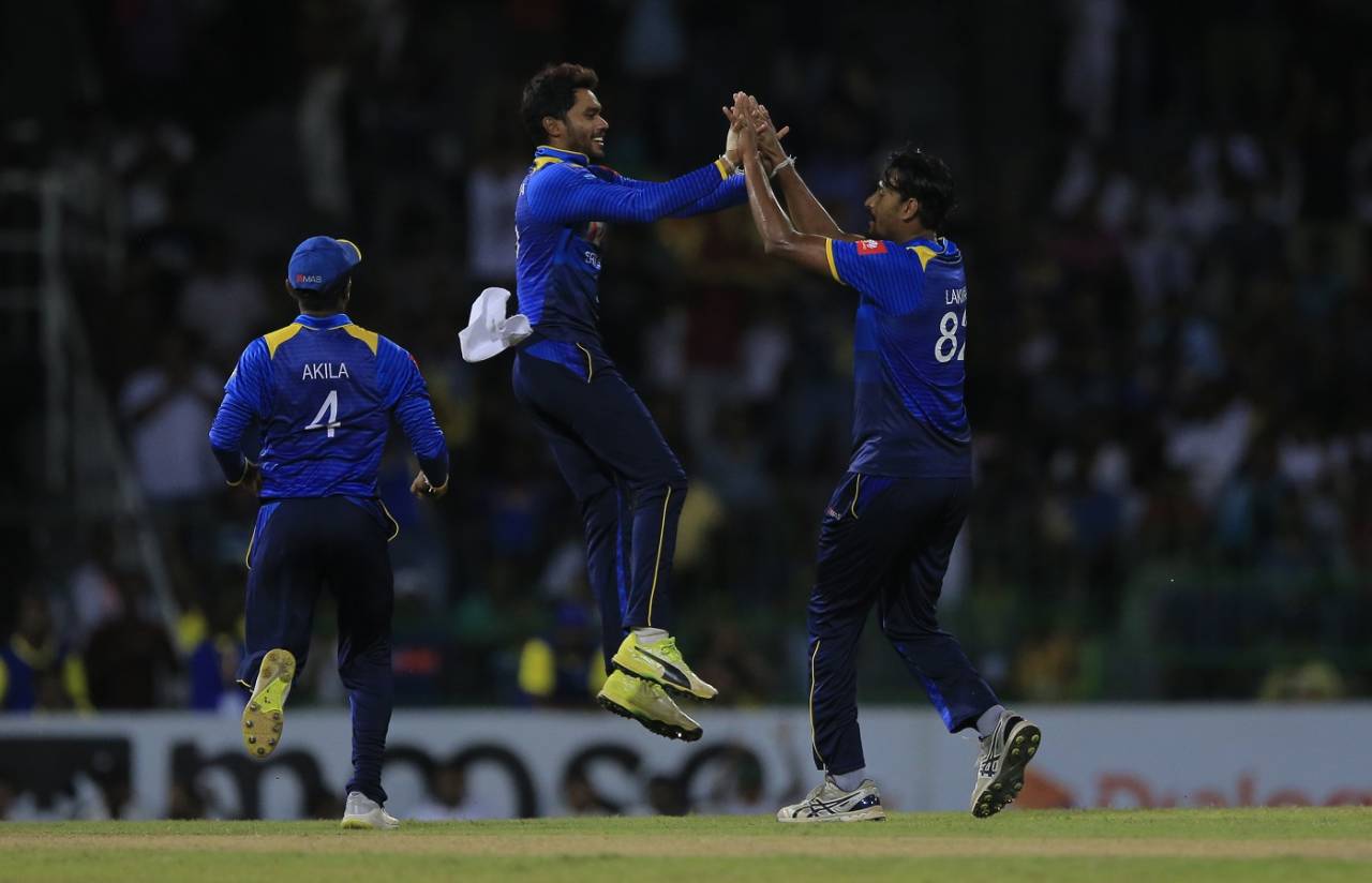 Dhananjaya de Silva and Suranga Lakmal celebrate a wicket, Sri Lanka vs South Africa, 5th ODI, Colombo, August 12, 2018