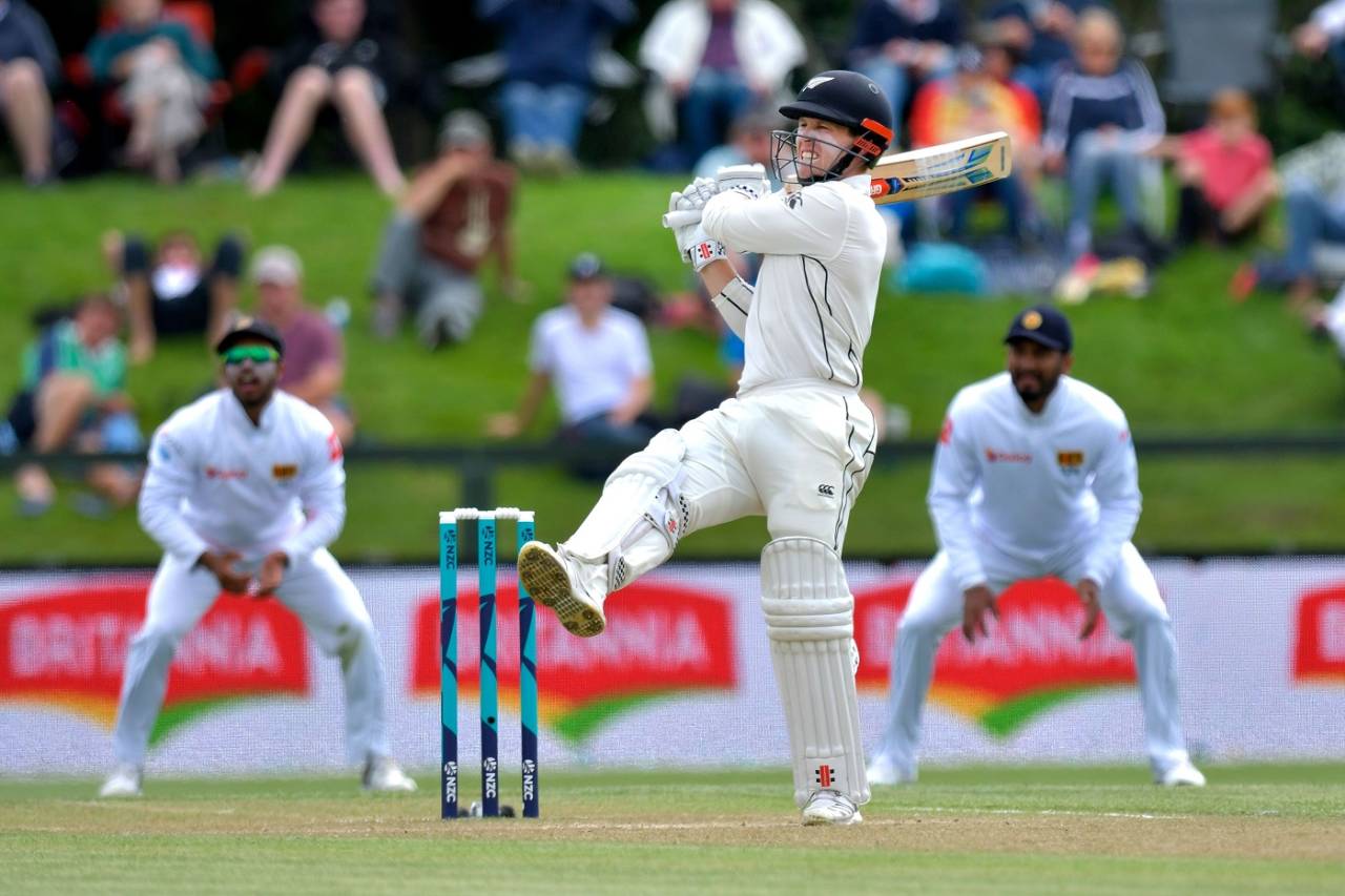 Henry Nicholls plays a pull, New Zealand v Sri Lanka, 2nd Test, Christchurch, 3rd day, December 28, 2018