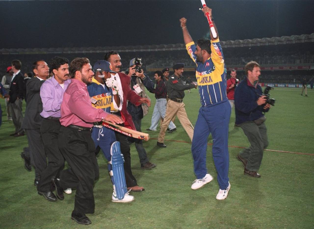 Sri Lanka celebrate their victory, Final, Australia v Sri Lanka, Wills World Cup, Lahore, March 17, 1996