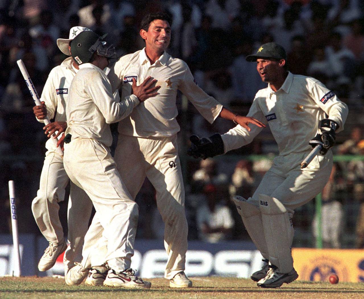 Saqlain Mushtaq celebrates the dismissal of the final Indian batsman - Javagal Srinath, India v Pakistan, Chennai, 4th day, January 31, 1999