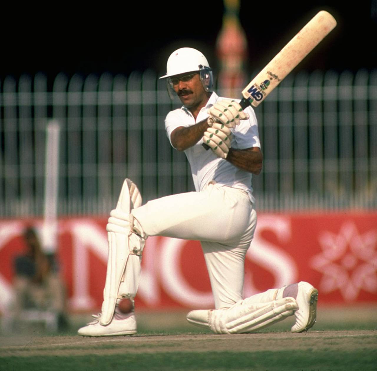 Zaheer Abbas playing the sweep, Pakistan v England, second Test, Faisalabad, March 17, 1984