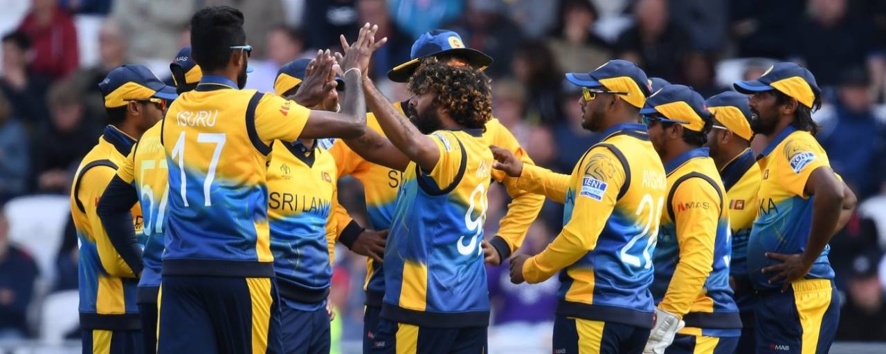 Lasith Malinga celebrates the wicket of James Vince with his teammates&nbsp;&nbsp;&bull;&nbsp;&nbsp;Getty Images