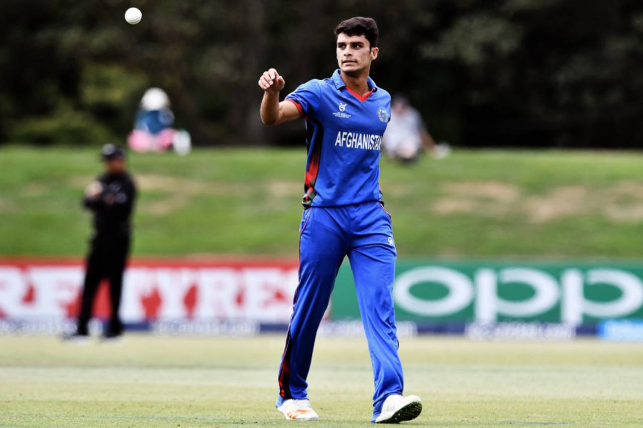 Naveen-ul-Haq gets ready to bowl, Australia v Afghanistan, U-19 World Cup semi-final, Christchurch, January 29, 2018