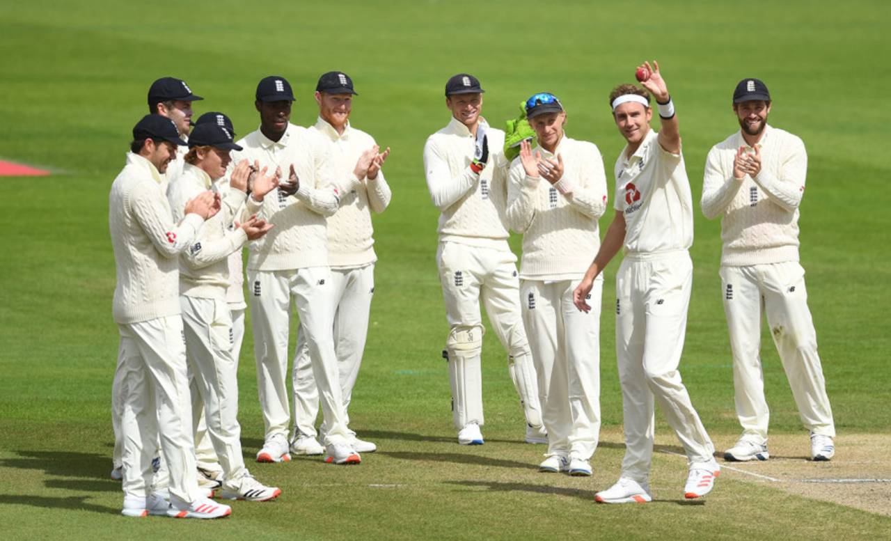 Stuart Broad acknowledges the crowd after getting his 500th Test wicket&nbsp;&nbsp;&bull;&nbsp;&nbsp;Getty Images