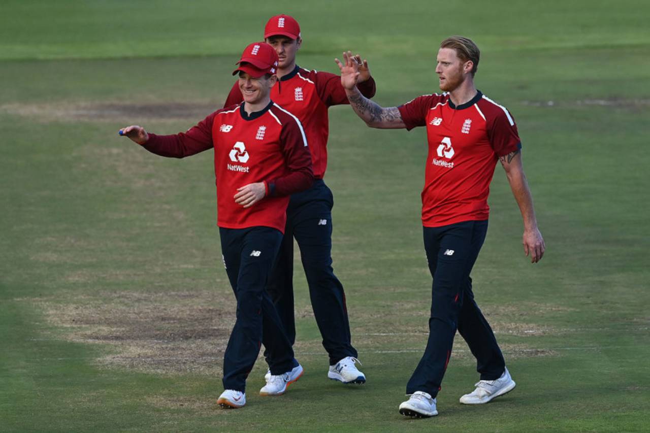 Eoin Morgan, Ben Stokes and Jason Roy celebrate another England wicket, South Africa vs England, 3rd T20I, Cape Town, December 1 2020