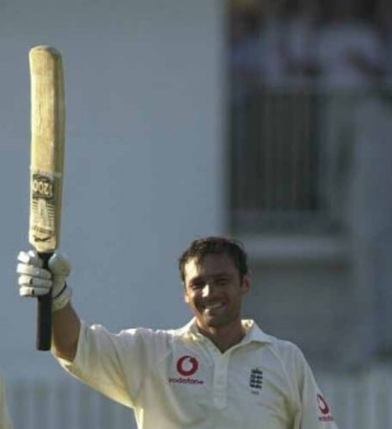 Mark Ramprakash celebrates his hundred at The Oval during the 2001 Ashes - he averaged 42.40 against Australia in Tests, despite a career average of 27.32&nbsp;&nbsp;&bull;&nbsp;&nbsp;Paul McGregor/ESPNcricinfo Ltd