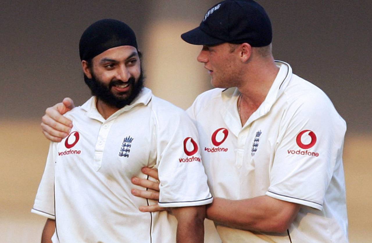 Monty Panesar and Andrew Flintoff in discussion during the Nagpur Test, March 3, 2006