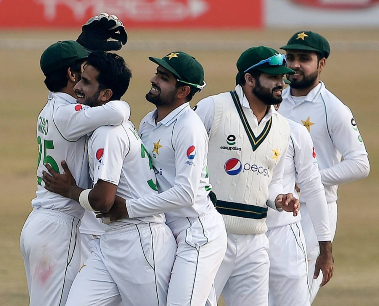 Hasan Ali celebrates a wicket with his team-mates, Pakistan vs South Africa, 2nd Test, Rawalpindi, 5th day, February 8, 2021