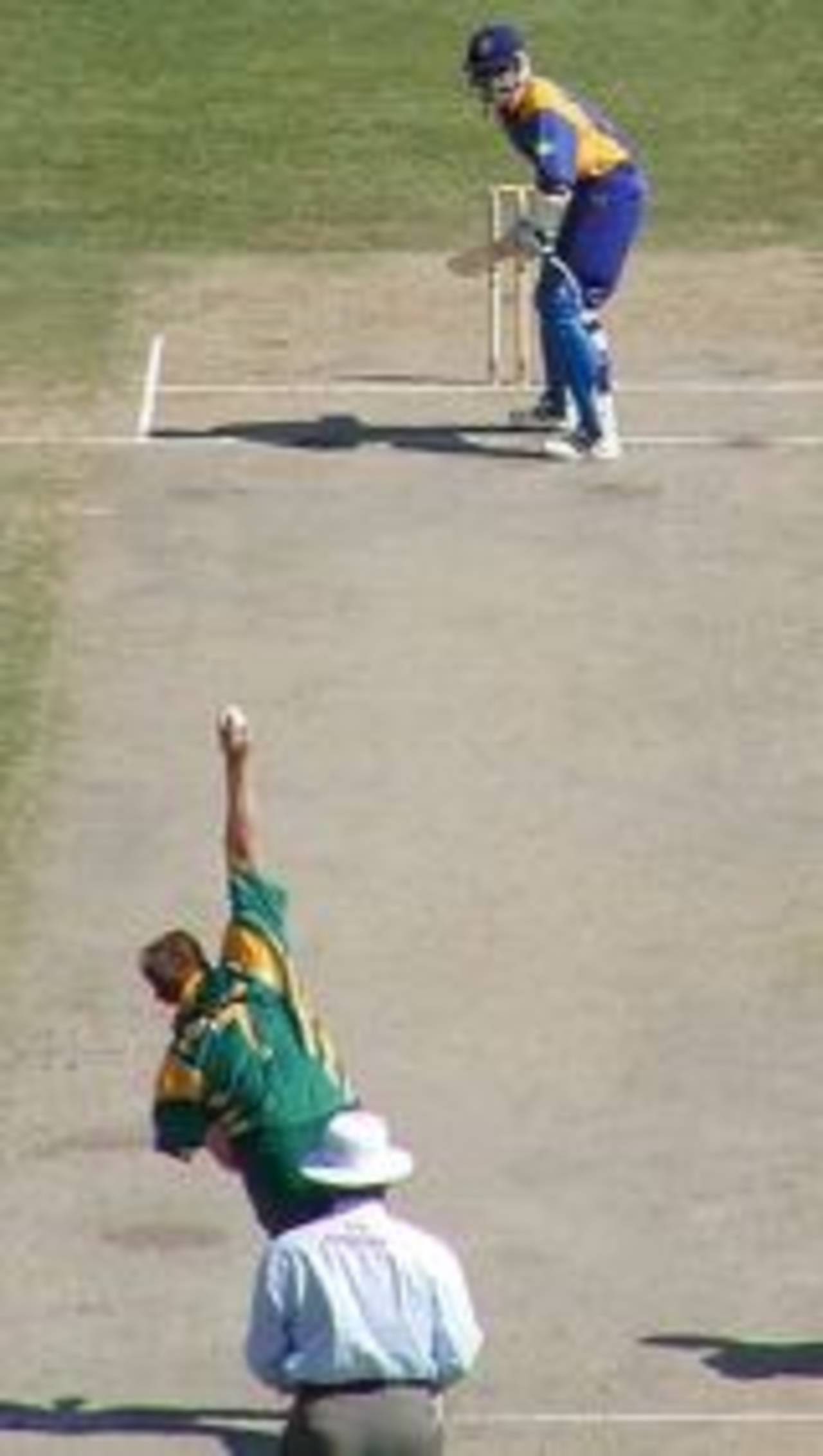 Pollock bowls to Atapattu, Morocco Cup, Final ODI at Tangiers, South Africa v Sri Lanka, 21 Aug 2002