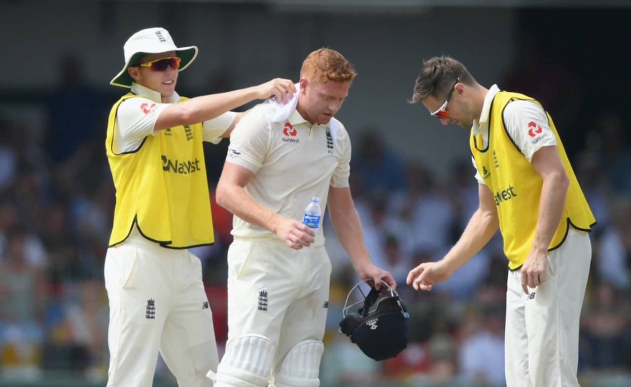 Sam Curran and Chris Woakes help Jonny Bairstow cope with the heat, Sri Lanka v England, 3rd Test, Colombo, 1st day, November 23, 2018