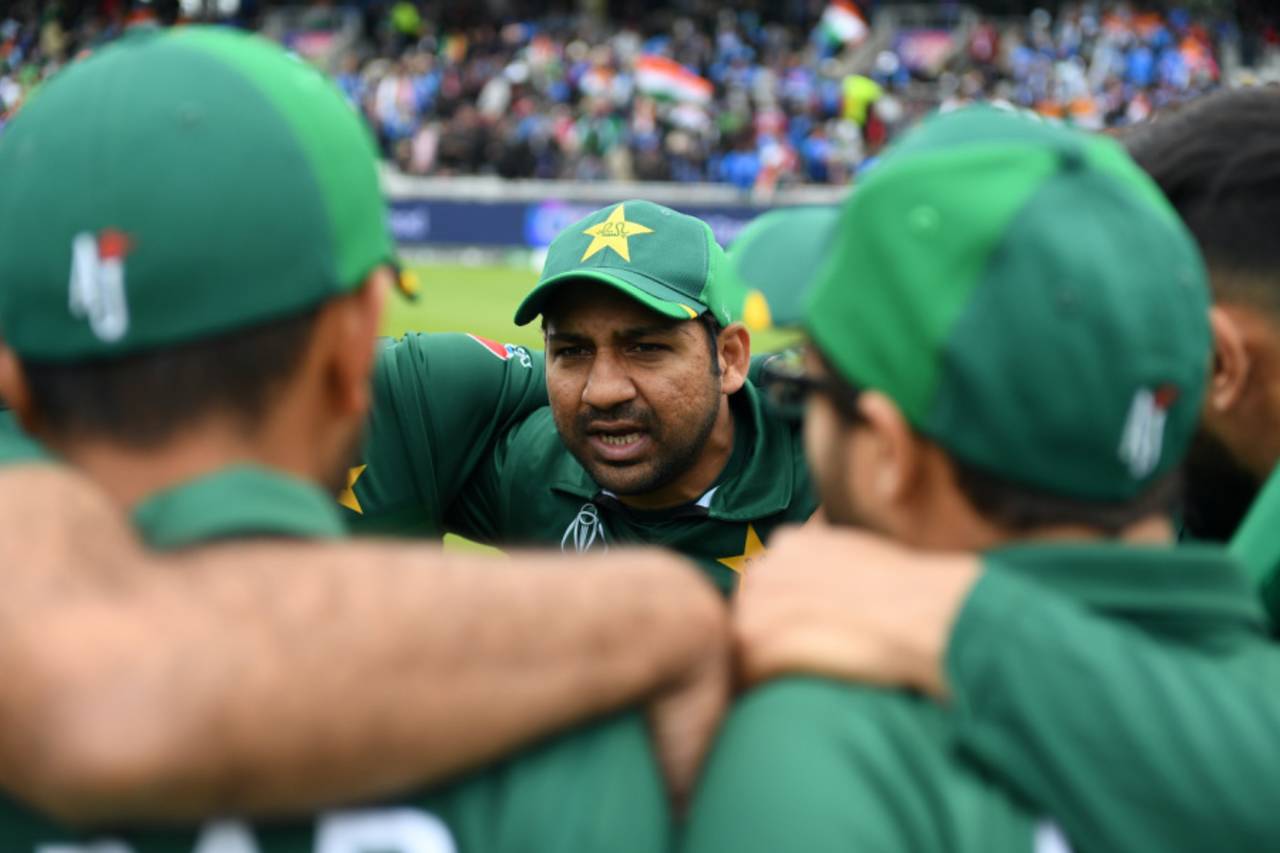 Sarfaraz Ahmed leads his team into a huddle, Pakistan v India, World Cup, Old Trafford, June 16, 2019