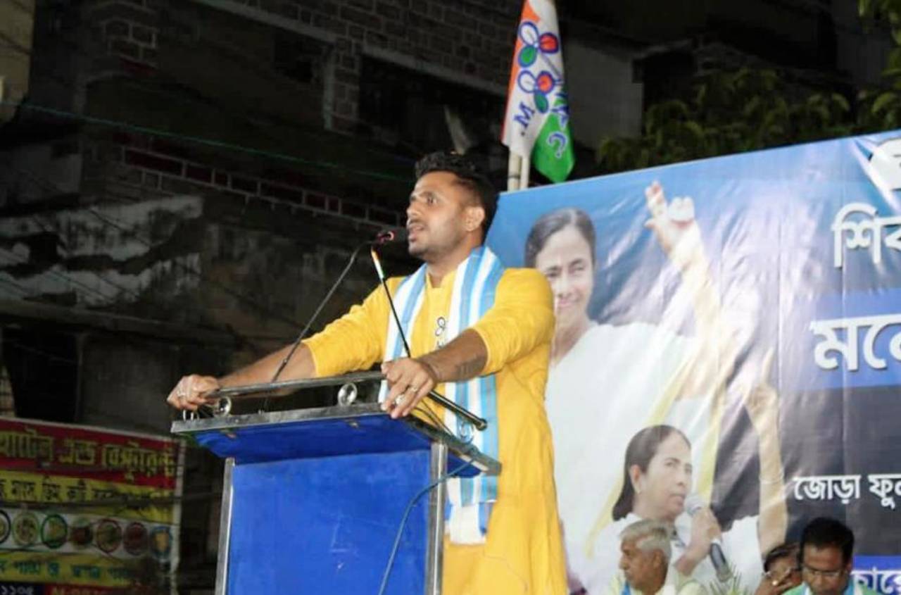 On the campaign trail: Manoj Tiwary meets constituents in Shibpur, West Bengal&nbsp;&nbsp;&bull;&nbsp;&nbsp;Manoj Tiwary