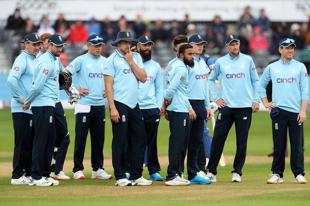 England players await the decision of the third umpire, England vs Sri Lanka, 3rd ODI, Bristol, July 4, 2021
