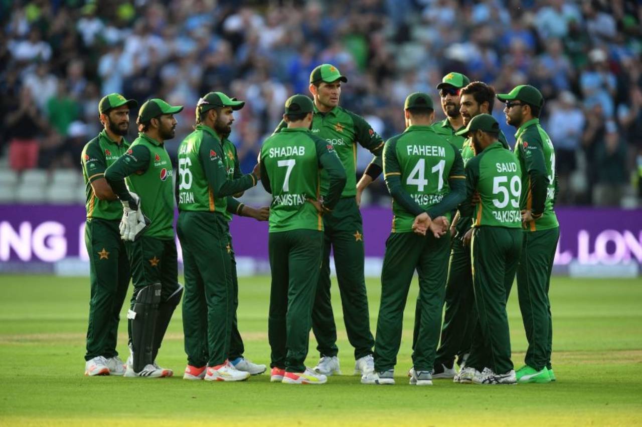 Pakistan await the third umpire's decision, England vs Pakistan, 3rd ODI, Edgbaston, July 13, 2021