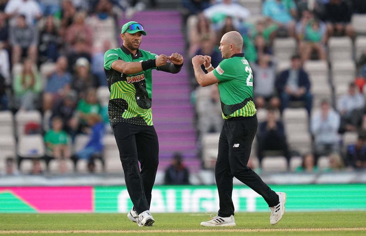 Jake Lintott celebrates with Southern Brave team-mate Tymal Mills&nbsp;&nbsp;&bull;&nbsp;&nbsp;Getty Images