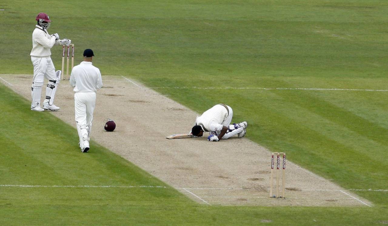 Shivnarine Chanderpaul kisses the pitch on reaching his hundred against England, England v West Indies, 4th Test, Chester-le-Street, June 17, 2007
