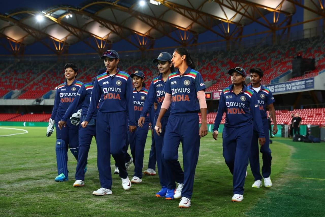Harmanpreet Kaur leads the Indian team onto the field, Australia vs India, 3rd women's T20I, Carrara, October 10, 2021