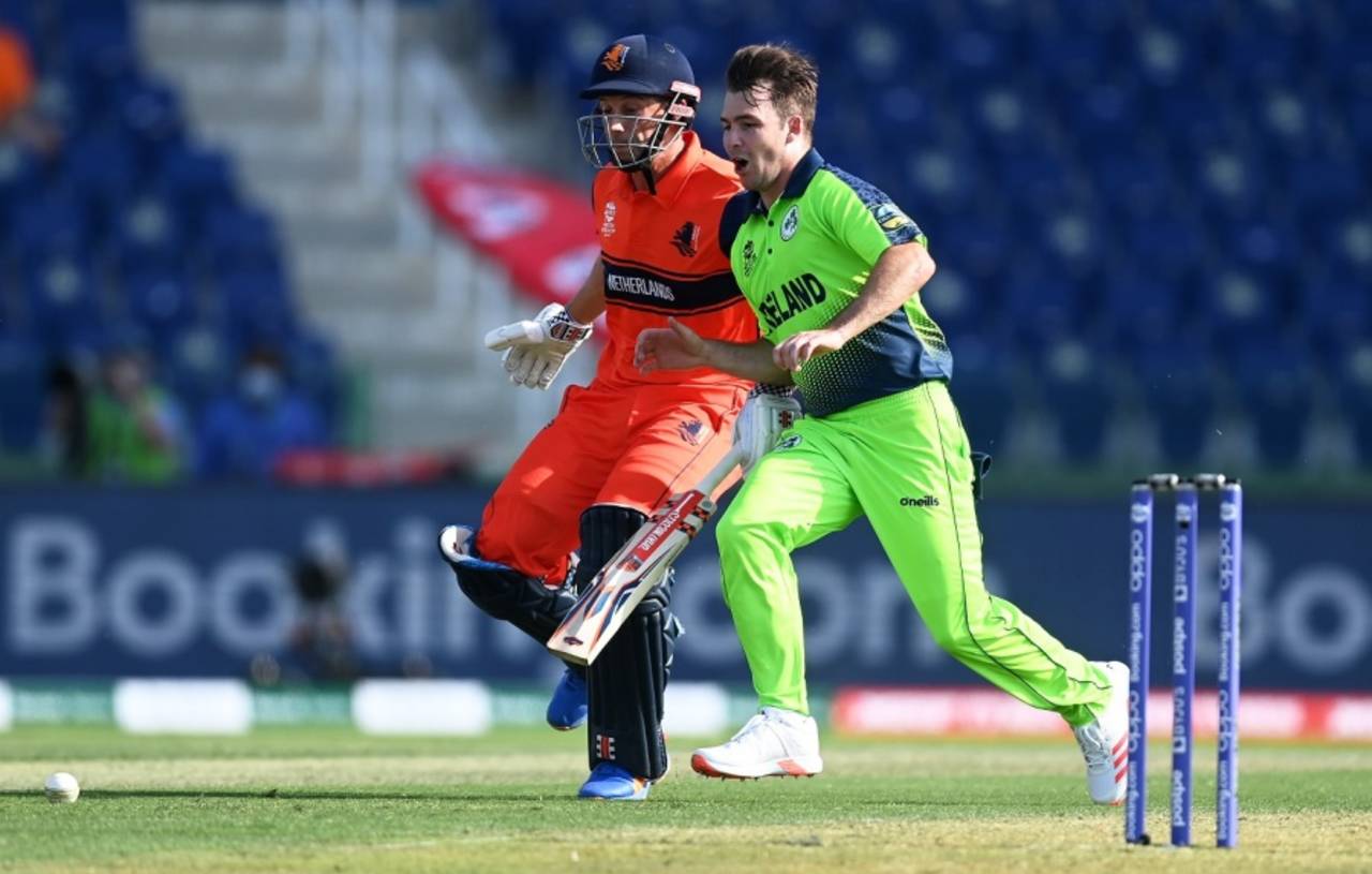 Pieter Seelaar and Curtis Campher in action, Ireland vs Netherlands, T20 World Cup, Abu Dhabi, October 18, 2021