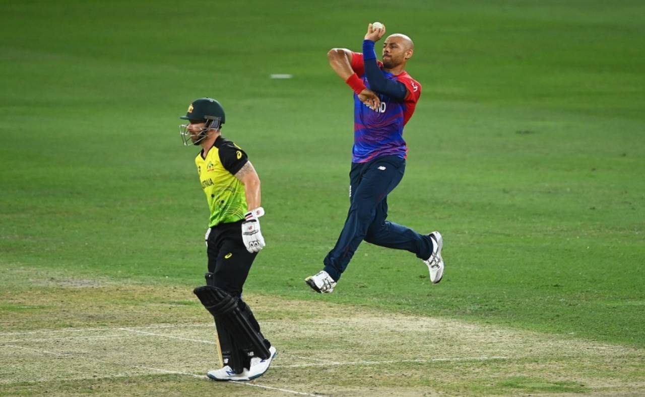 Tymal Mills in his pre-delivery stride, Australia vs England, T20 World Cup, Group 1, Dubai, October 30, 2021