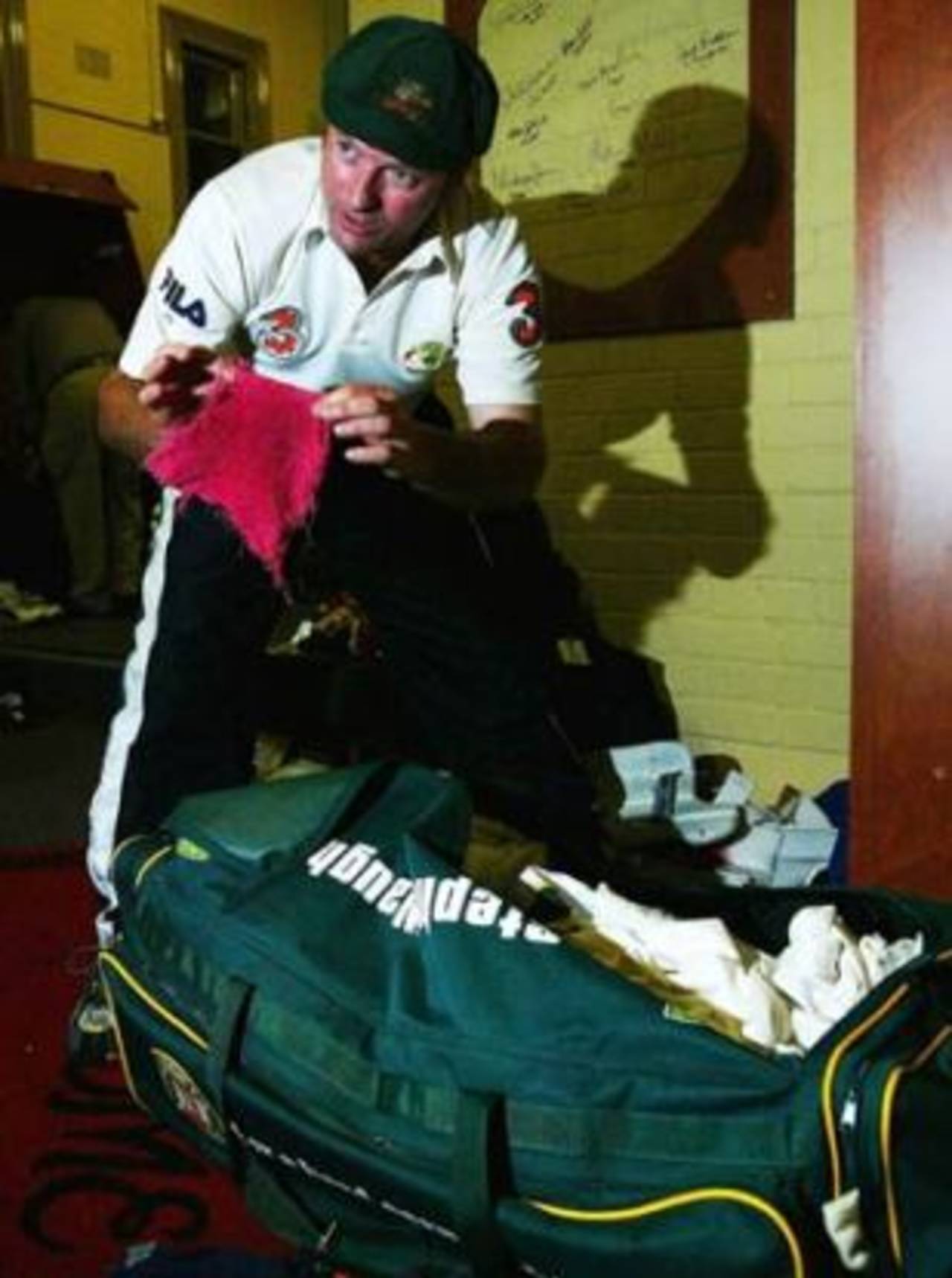 Steve Waugh packed his kit, and put away that red rag forever, Australia v India, 4th Test, Sydney, 5th day, January 6, 2004