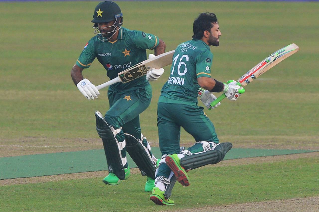 Fakhar Zaman and Mohammad Rizwan dash across for a run, Bangladesh vs Pakistan, 2nd T20I, Dhaka, November 20, 2021
