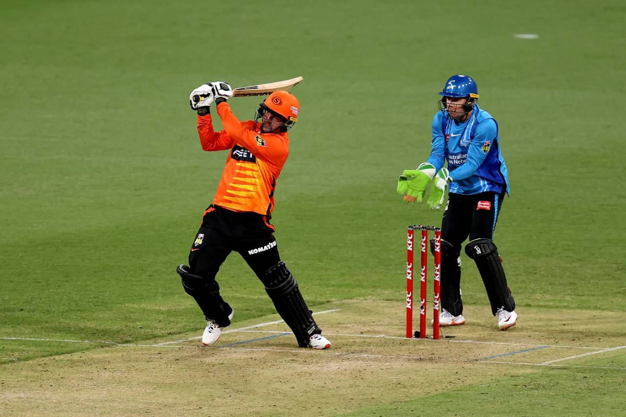 Colin Munro clears the front leg to go bang, Adelaide Strikers vs Perth Scorchers, Big Bash League, Sydney, December 11, 2021 