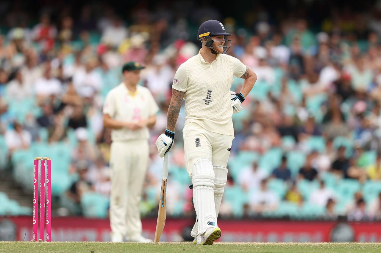 Ben Stokes holds his side and grimaces, Australia vs England, Men's Ashes, 4th Test, 5th day, Sydney, January 9, 2022
