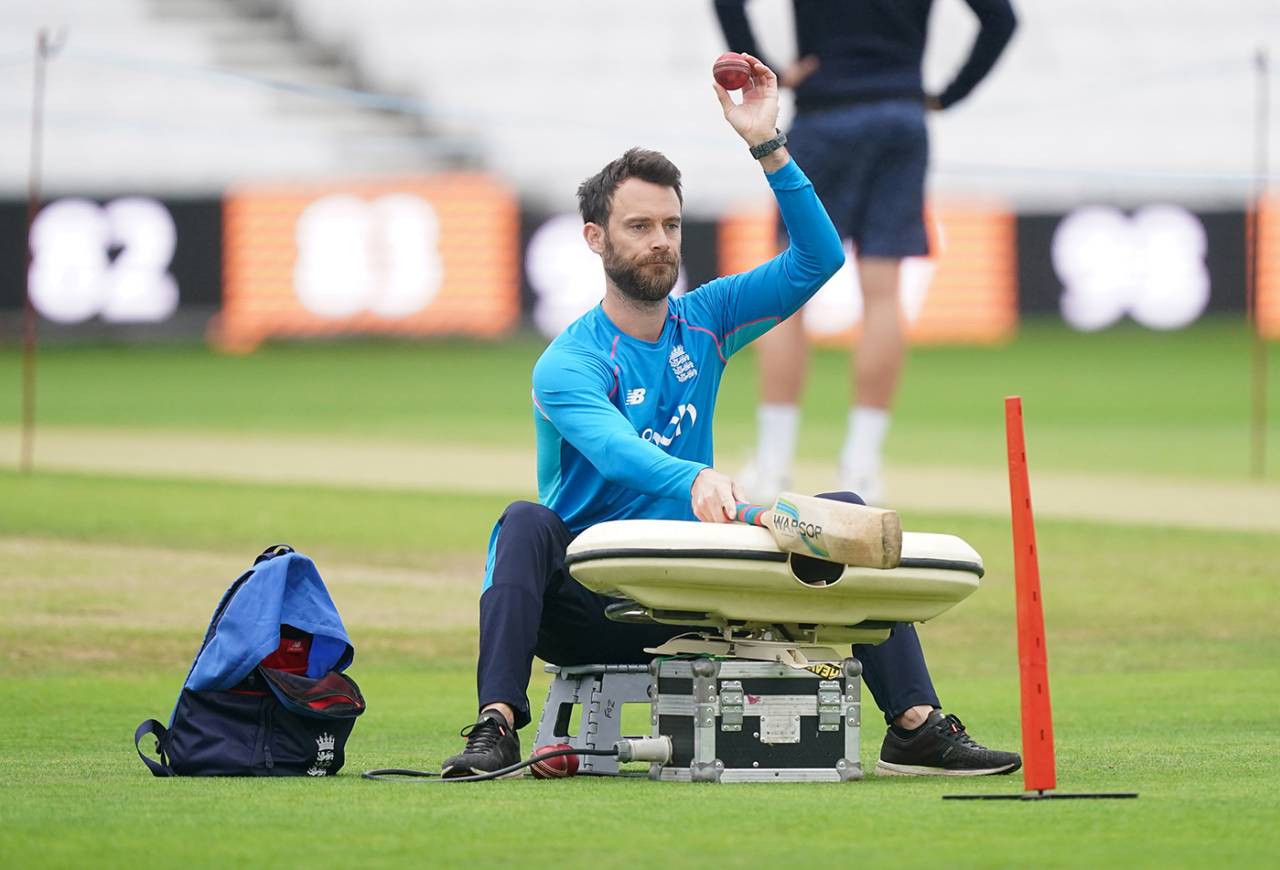 James Foster oversees a training drill with England&nbsp;&nbsp;&bull;&nbsp;&nbsp;Getty Images
